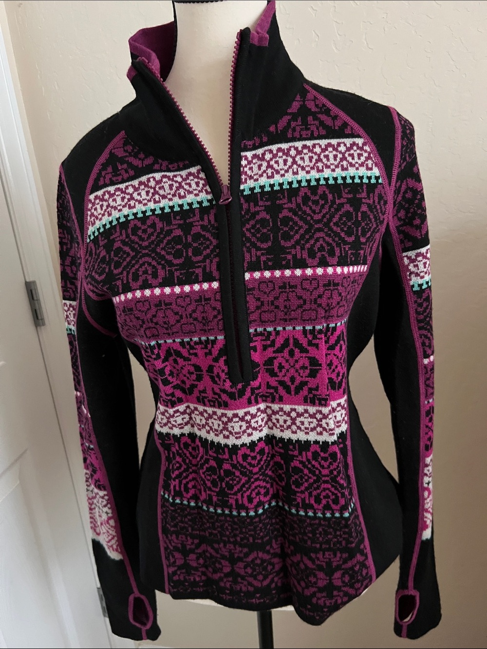 Women's Black and Magenta Patterned V-Neck Half-Zip Sweater